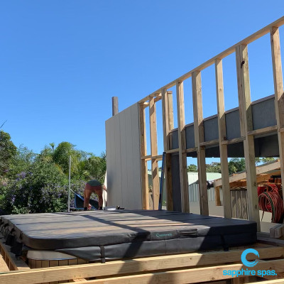 CLICK TO VIEW VIDEO : constructing the feature wall James Hardie Scyon cladding 400mm smooth