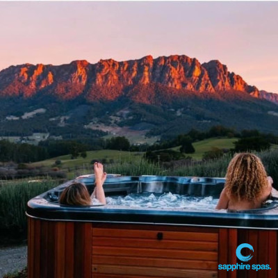 The perfect place to enjoy a Sapphire Spa : Eagles Nest Retreat Tasmania