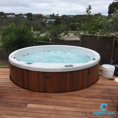 myHotTub ACRYLIC silverwhite CABINET cedar