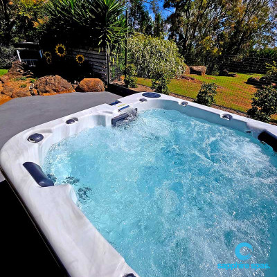 myDream spa in silverwhite with natural timber cabinetry thanks to the team @ Country Rubber & Foam Tamworth